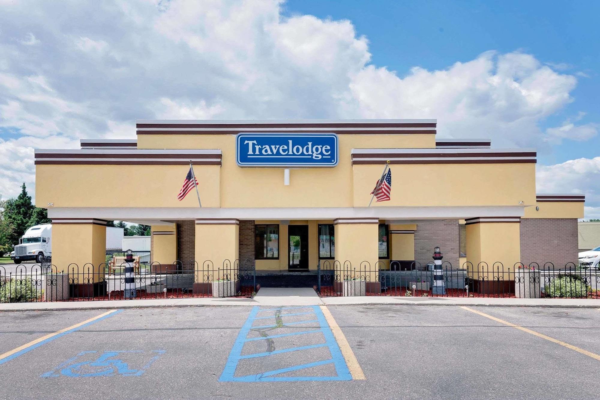 Travelodge By Wyndham Гранд-Форкс Экстерьер фото